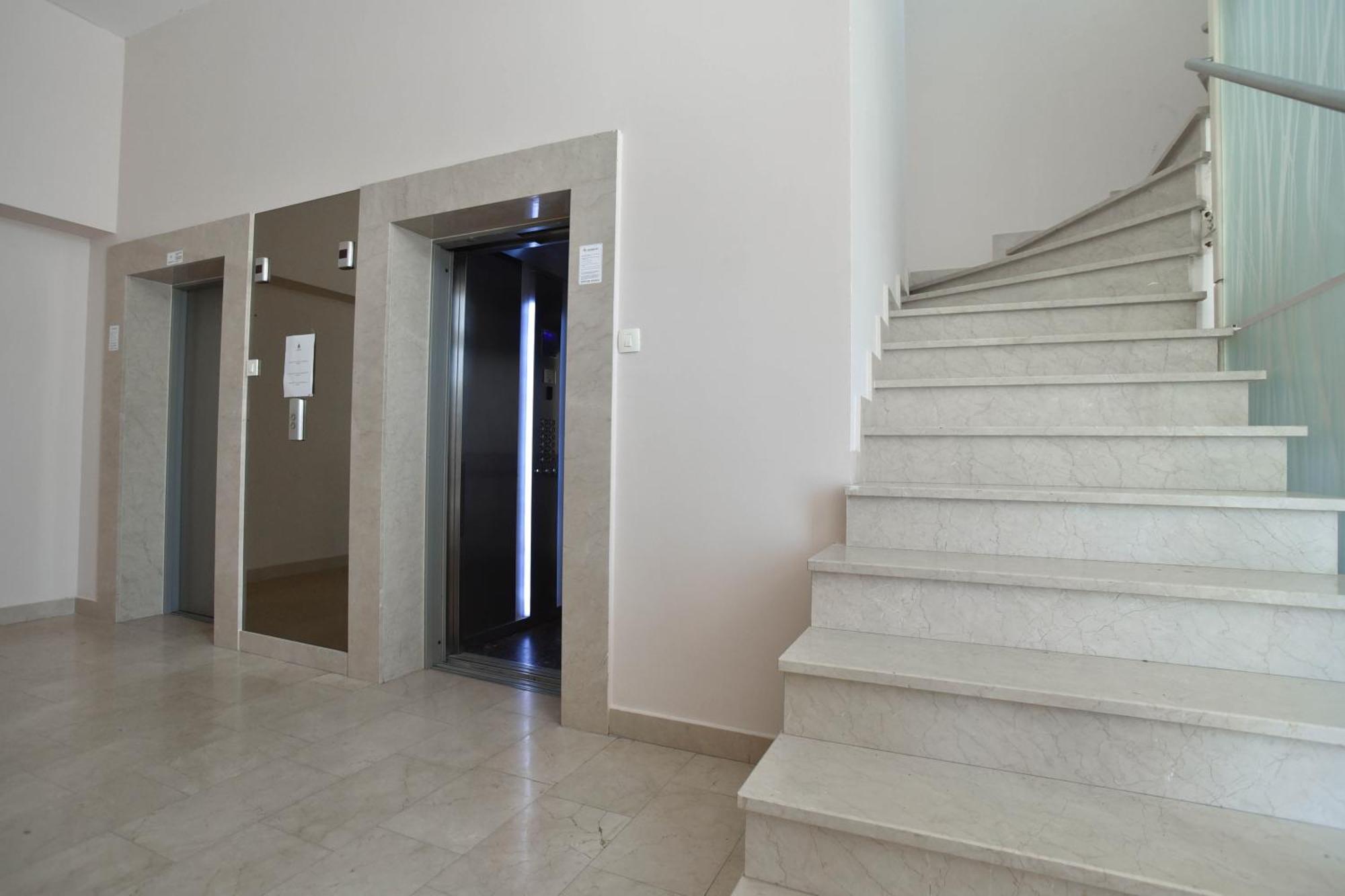 Luxury With 3 Bedrooms In Near The Apartament *