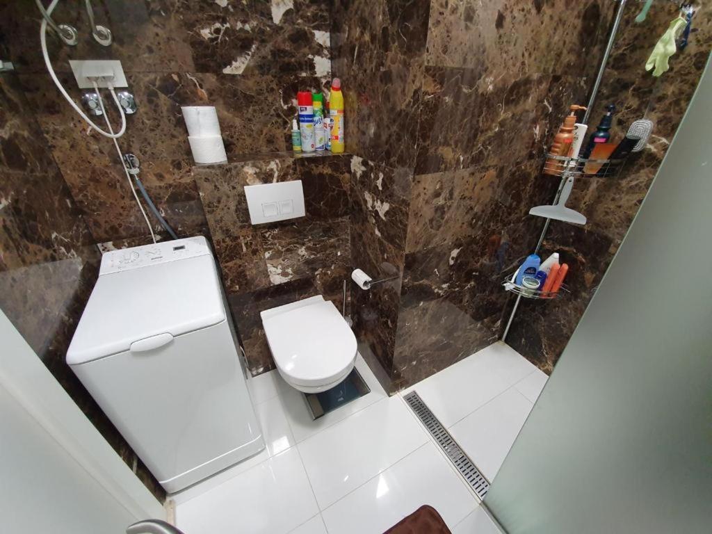 Luxury With 3 Bedrooms In Near The Apartament *