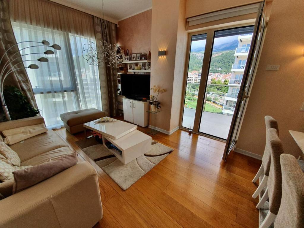 Luxury With 3 Bedrooms In Near The